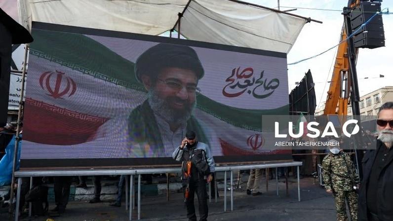 UE disponível para “facilitar regresso à mesa das negociações” e reduzir tensões no Irão