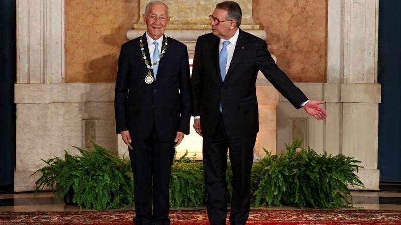 Presidente da República condecorou Marcelo Rebelo de Sousa com o grande-colar da Ordem da Liberdade