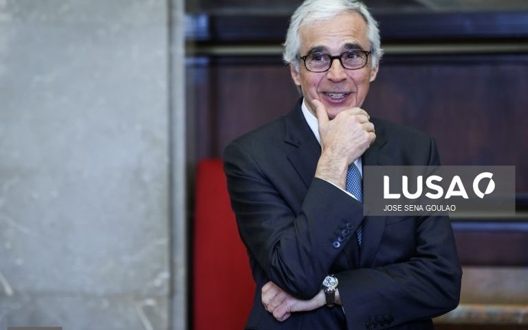 Aguiar-Branco apela à maturidade política para órgãos externos da AR