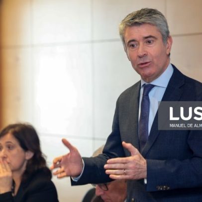 Militantes do PS iniciam votação para reeleger Carneiro secretário-geral