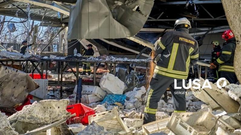 Zelensky denuncia novos ataques russos em Kiev com quatro mortos