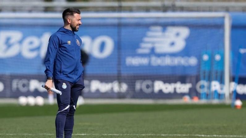 FC Porto em três frentes numa época de reconstrução, diz Farioli