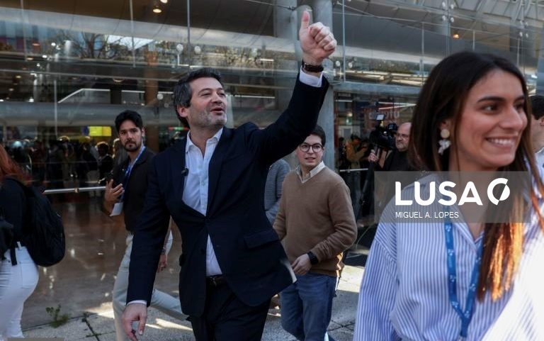 Ventura reclama vitória da liberdade de expressão no caso dos cartazes do Chega