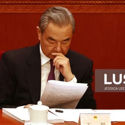 Chefe da diplomacia chinesa apela ao diálogo entre Afeganistão e Paquistão