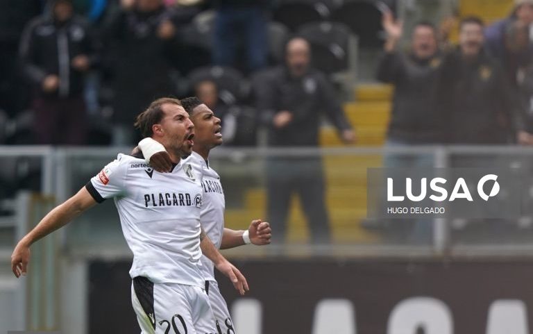 Vitória de Guimarães vê proibição de inscrever jogadores levantada pela FIFA