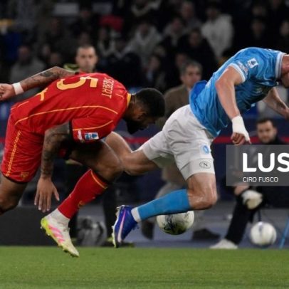 Nápoles vence Lecce e mantém terceiro lugar na Serie A