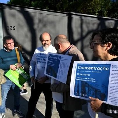 Professores do ensino artístico em protesto por fim à precariedade