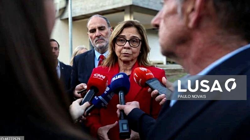 Ministra da Saúde admite revisão do caderno de encargos