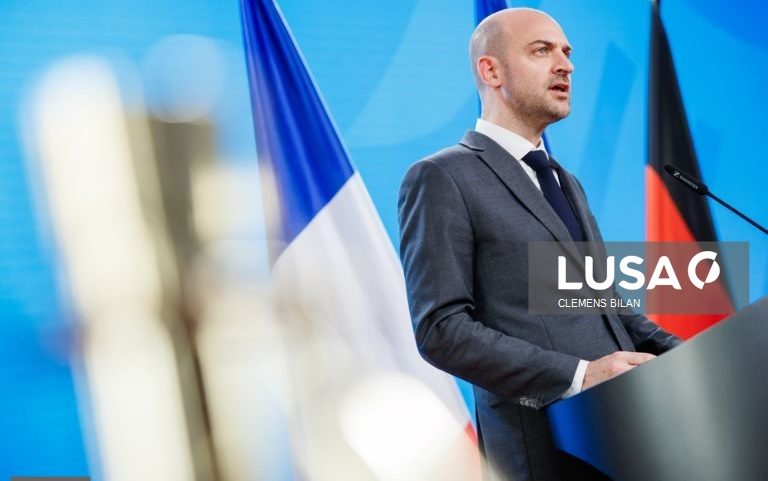 Irão: França pede reunião de emergência do Conselho de Segurança devido a ataques à FINUL