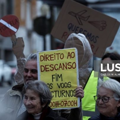 Duas dezenas de manifestantes em Lisboa exigem construção do novo aeroporto