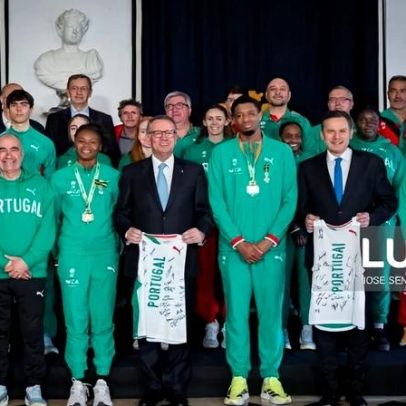 Presidente condecora atletas medalhados nos Mundiais de pista coberta