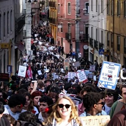 Estudantes exigem ensino superior gratuito e mais alojamento
