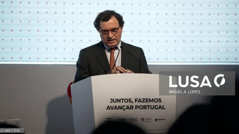 Se impacto da guerra persistir, Governo terá de ir ajustando medidas - ministro