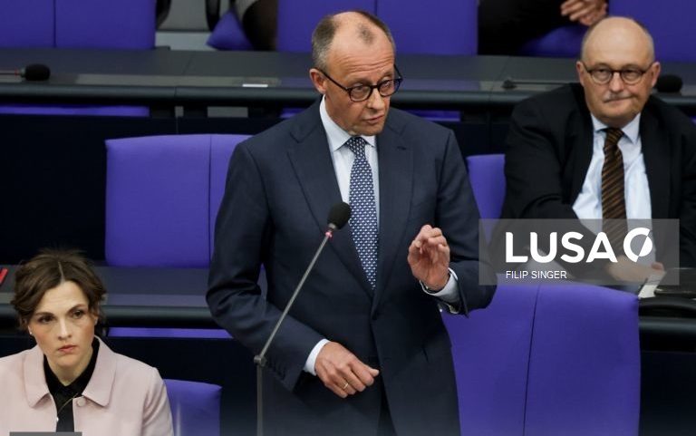 Merz diz que Kiev já não precisa de mísseis Taurus mas de dinheiro