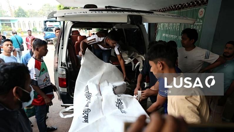 Pelo menos 25 mortos em queda de autocarro a um rio no Bangladesh