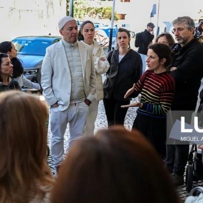 Pais protestam contra transferência de escola para outro agrupamento em Lisboa