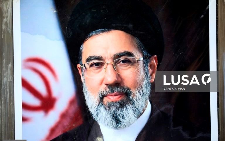 Embaixador iraniano em Roma diz que líder Mojatba Khamenei está vivo e governa