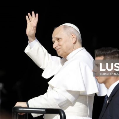 Papa Leão XIV encerra visita ao Mónaco com alerta sobre idolatria do dinheiro