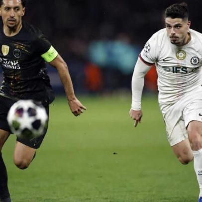 Pedro Neto advertido pela UEFA por empurrão a apanha-bolas