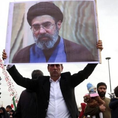 Filho de Ali Khamenei é favorito para ser o novo líder supremo