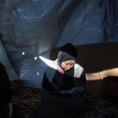 Colapso do sistema de saúde aumenta risco para mulheres em Gaza