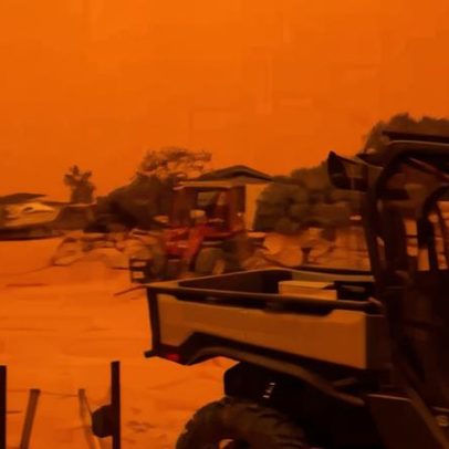 Poeira rica em ferro tinge o céu da Austrália de vermelho