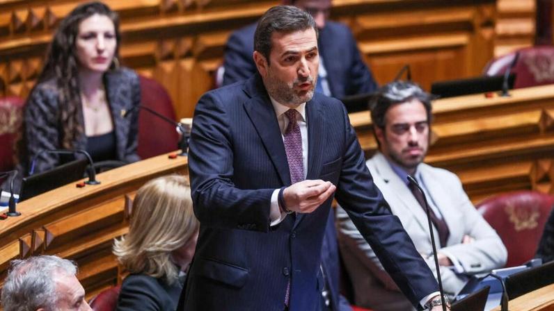 PSD admite recorrer ao Tribunal Constitucional sobre lay-off a 100%