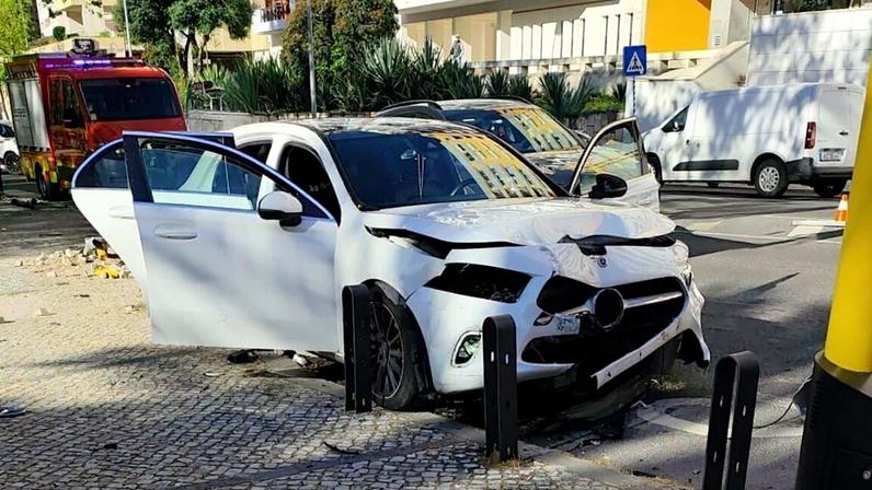 Carro despistou-se após vários quilómetros em fuga