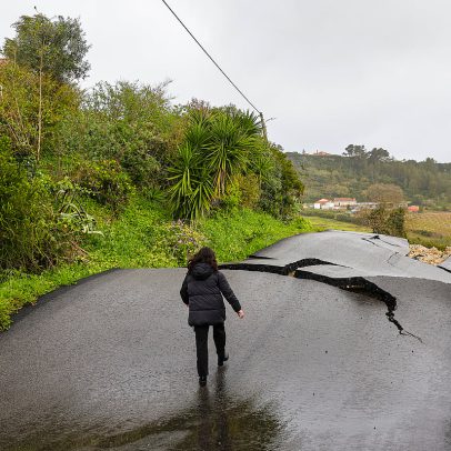 Governo: 34 estradas continuam fechadas após tempestades