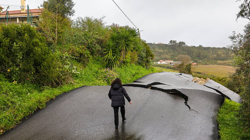 Governo: 34 estradas continuam fechadas após tempestades