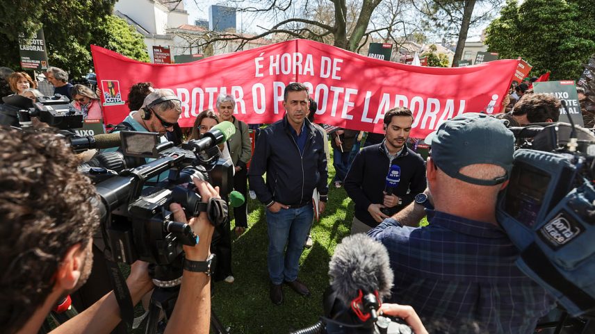Tiago Oliveira no protesto da CGTP, em frente ao Ministério do Trabalho.