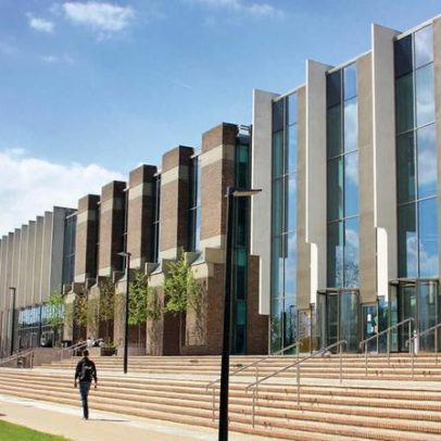 Estudante da Universidade de Kent morre após surto de meningite