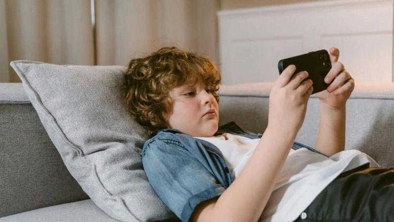 Mais de metade dos jovens já viu imagens de abuso sexual de menores antes dos 18