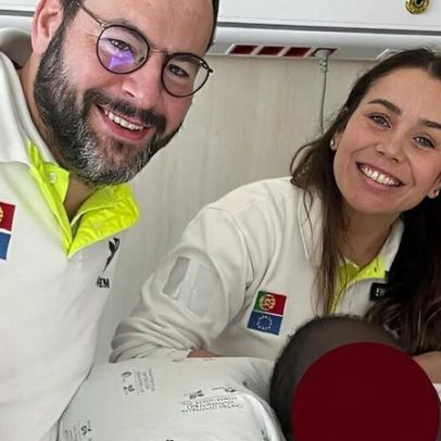 Polícia ferido ao desbloquear trânsito para ambulância com bebé