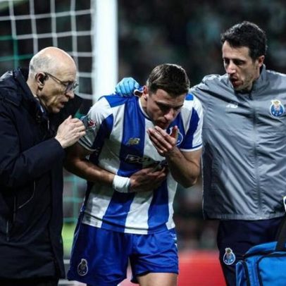 Confronto entre Suárez e Bednarek leva FC Porto a expor o incidente