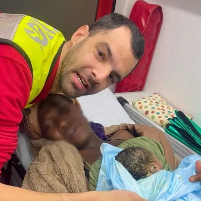 Bebé nasce em ambulância à entrada do Hospital de Santa Maria