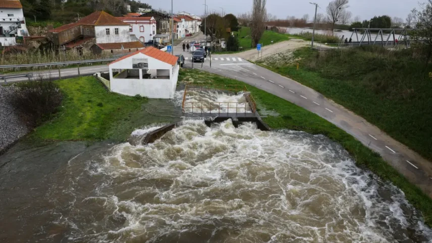 Embaixadores notam ainda que não se devem reconstruir infraestruturas e habitações em zonas de risco