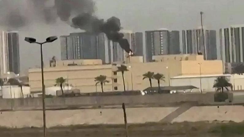 Petroleiro atingido no Golfo de Omã por projétil não identificado