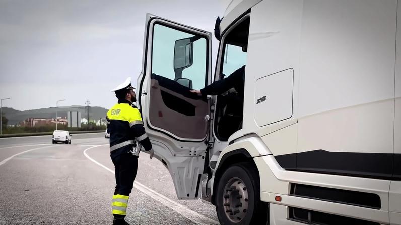 Motorista detido por usar tacógrafo de outro condutor na ponte Vasco da Gama
