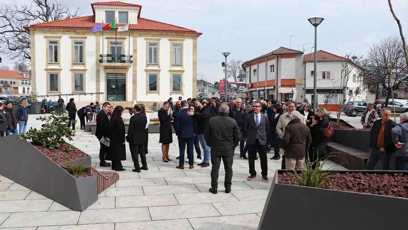 Celebrações do feriado municipal, esta segunda-feira, junto à Câmara Municipal de Vila Nova de Paiva