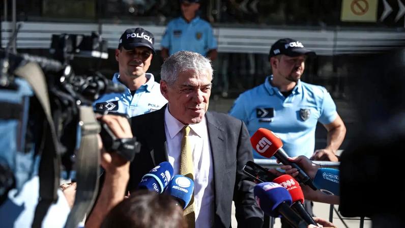 Julgamento de Sócrates interrompido após ordem de nomear advogado sem formalização