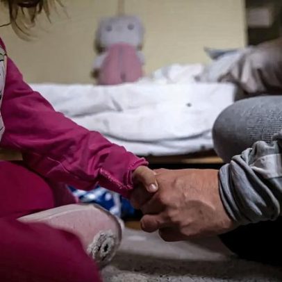Menina grava vídeo para denunciar agressor