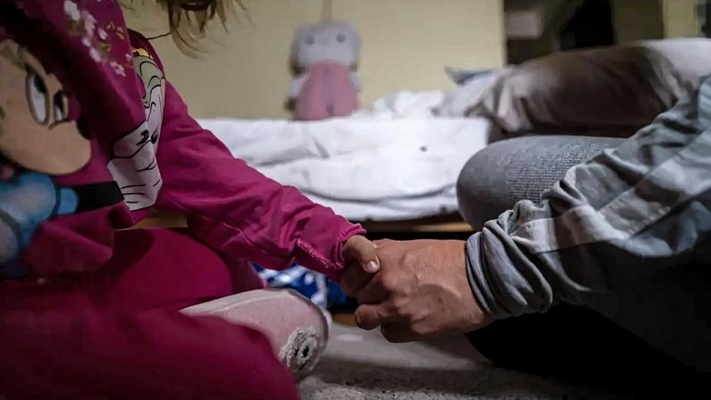 Menina grava vídeo para denunciar agressor