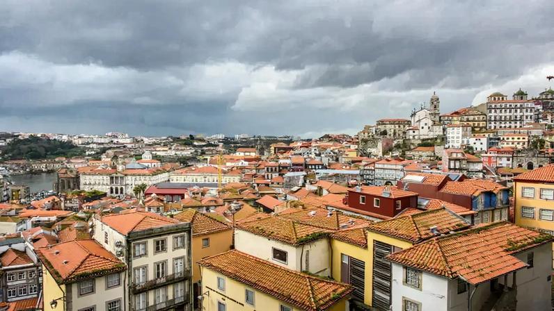 Porto recebe reforço de 98 milhões para transportes gratuitos e maior segurança