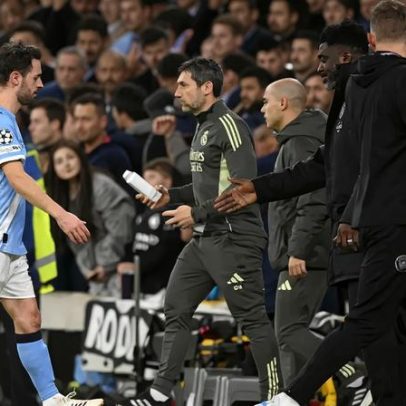 Bernardo Silva expulso, Arsenal avança para enfrentar o Sporting