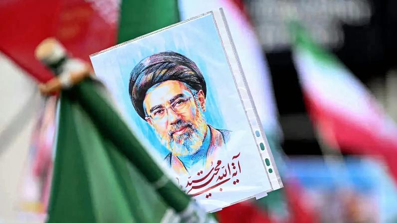 Mojtaba Khamenei jura vingança pela morte de Larijani em mensagem