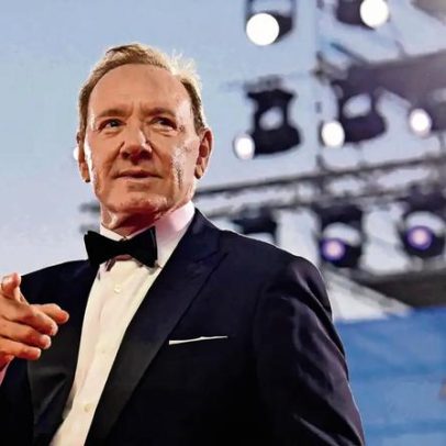 Kevin Spacey chega a acordo com três homens e evita julgamento