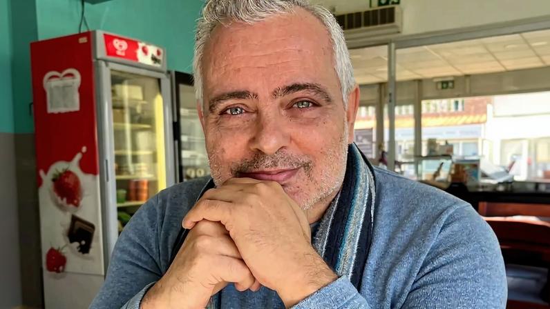 Casacos e fita-cola recuperados junto ao carro de empresário desaparecido