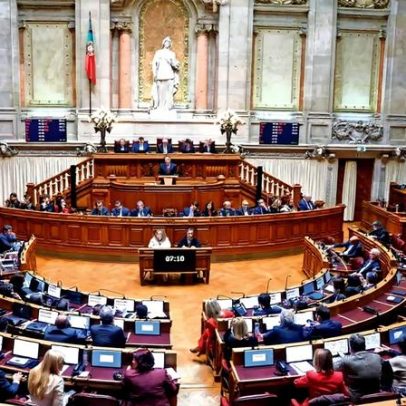 Esquerda desafia Direita a furar disciplina de voto na lei de género