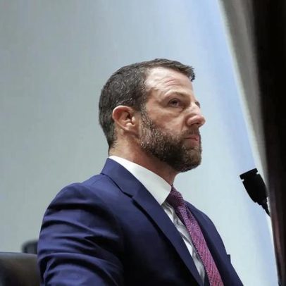Novo secretário da Segurança Interna é aprovado na comissão do Senado por margem estreita